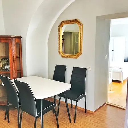 Kurt Apartment